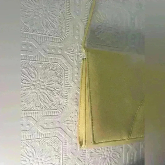 Vintage  Cabrelli Canada light yellow clutch/handbag - Picture 6 of 11